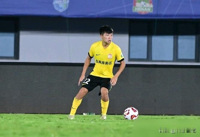 笑疯！青岛西海岸这是把20岁小将当中超天价注水猪肉卖？
打包喊4000万，徐江