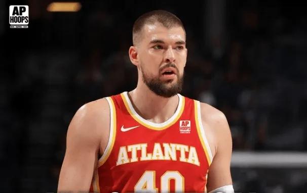 如今，NBA实在是太卷了，就连受伤你都要掂量着，不敢休息太久，休息久了，自己的家