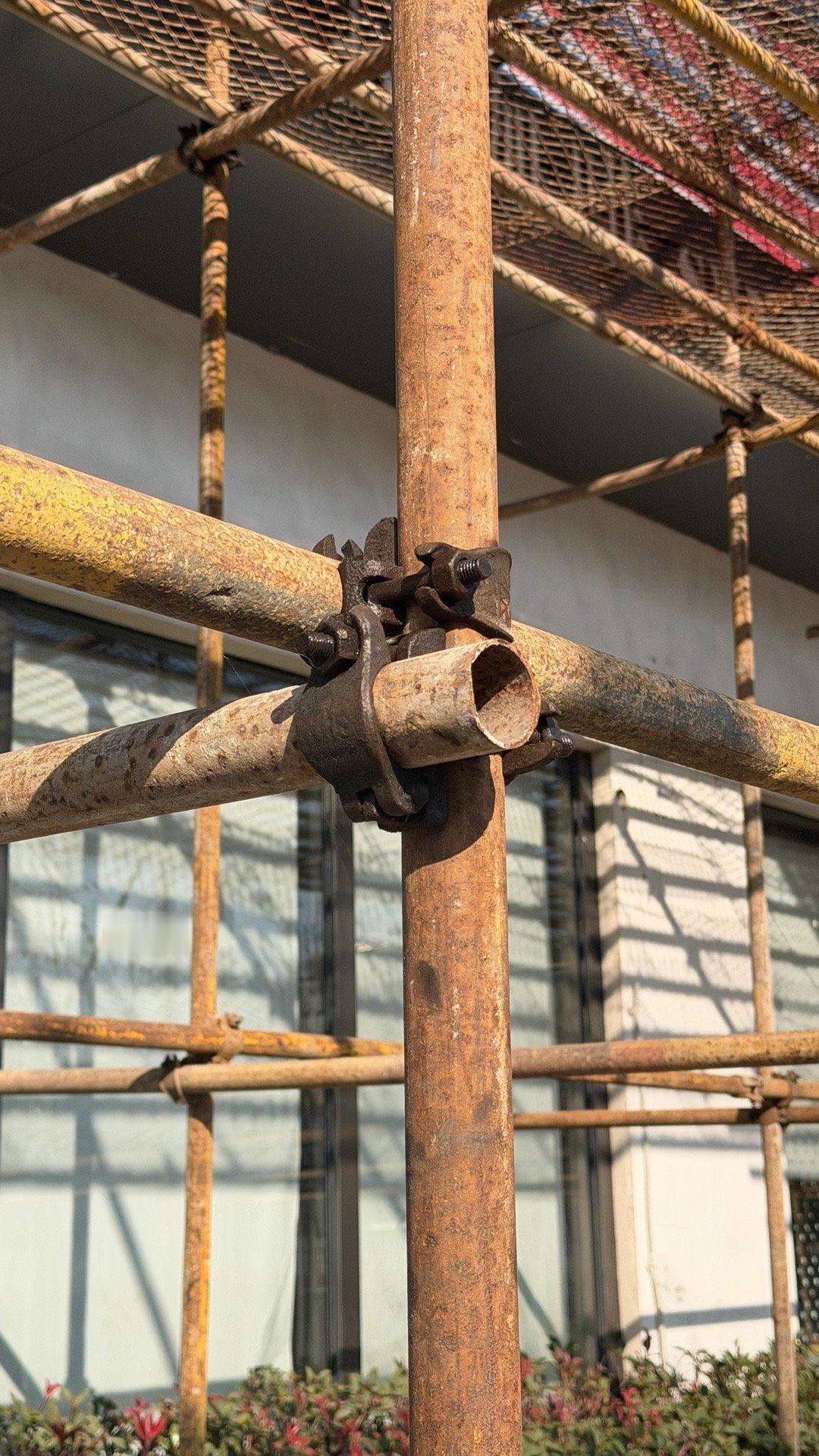 学会观察脚手架了 