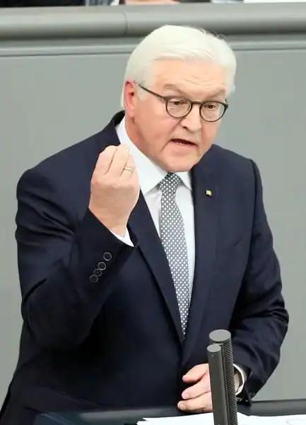 沉默75年突然爆发！
德外交部庆典变反美宣言，谁在背后推动。
 
当地时间3月2