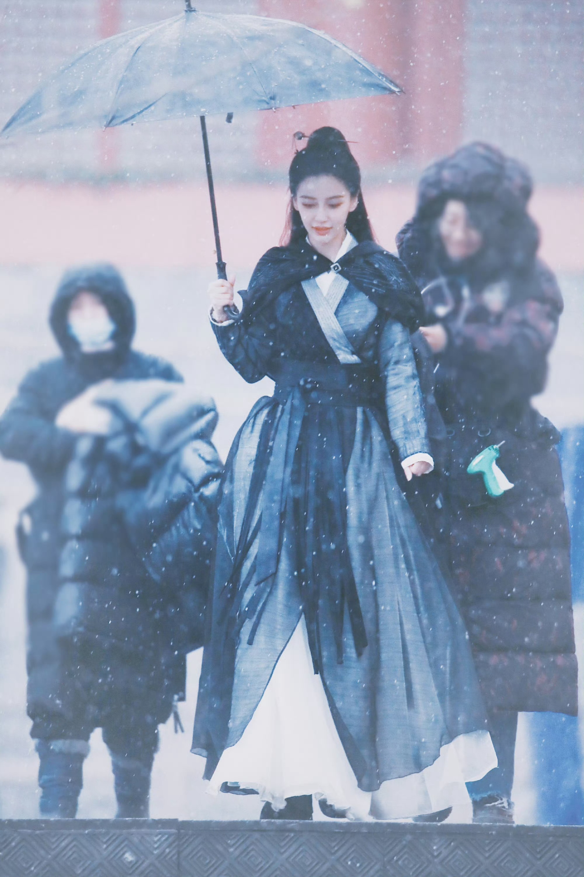 angelababy angelababy “不同蔷薇，你可是明艳从不凋零的玫瑰