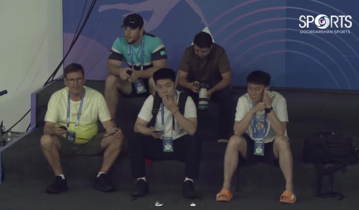 亚洲游泳锦标赛 场边三名我朝教练包括Bohl和邢超教练 ​​​