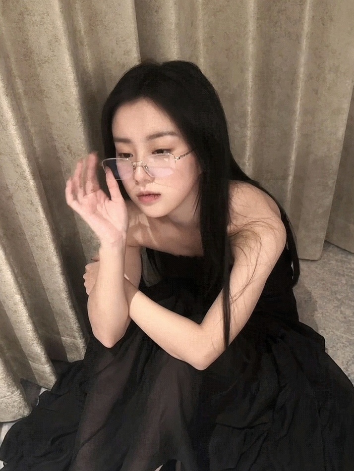 包上恩 🍞包上恩任瑶期 🍞包上恩窈窈有期 人在冬天，更像一只猫。去拥抱，就很