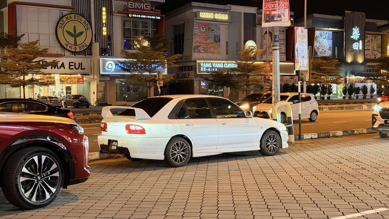 真正的缝合圣手
是让我从后看像斯巴鲁GC
从正侧看，像三菱EVO
最后它扣掉自己