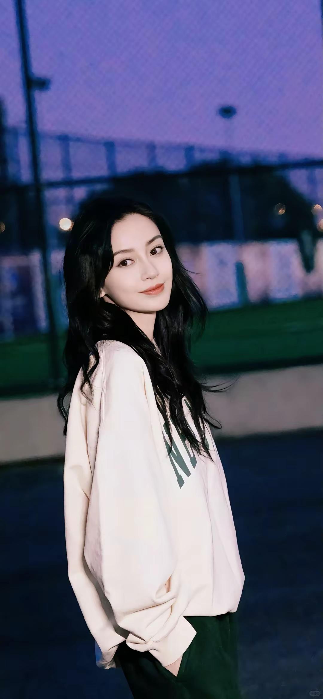 中国人写悲剧，
就像文曲星下凡一样：
“他父亲从来没有夸过她，
唯一一次夸她，