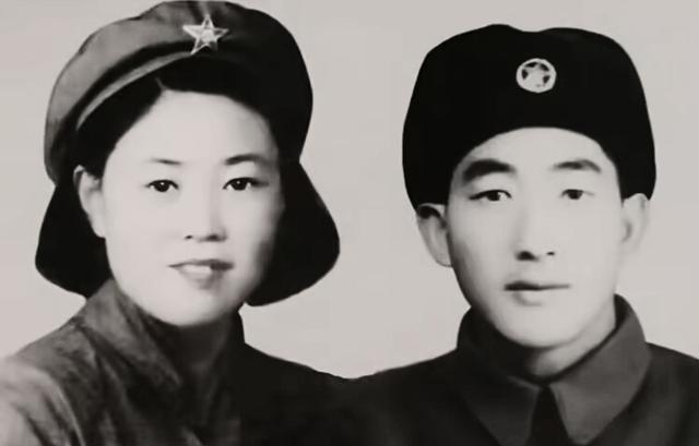 1950年，第113师作战科长陈锦渡打了结婚报告，当天就结了婚。入了洞房，小两口