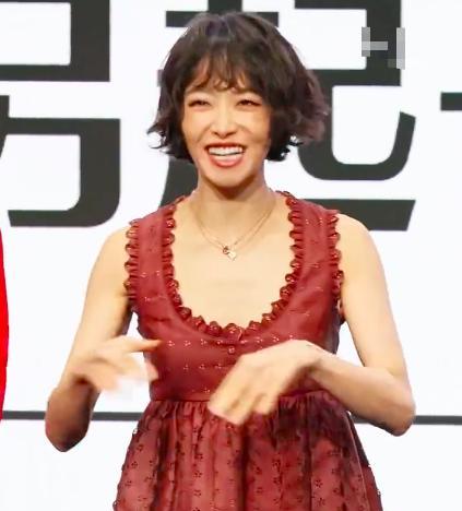 宋茜不到40岁，怎么就成了“农村大姐”？
这反差也太狠了！
说真的，看到宋茜最近