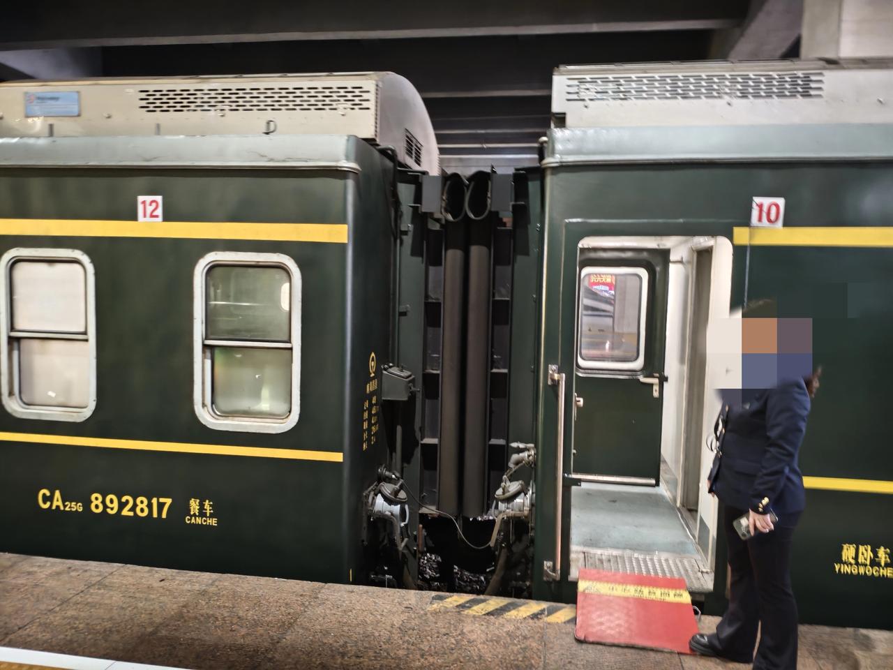 很好奇，这列火车有10号车厢，接下来就是12号车厢，那11号车厢去哪了？