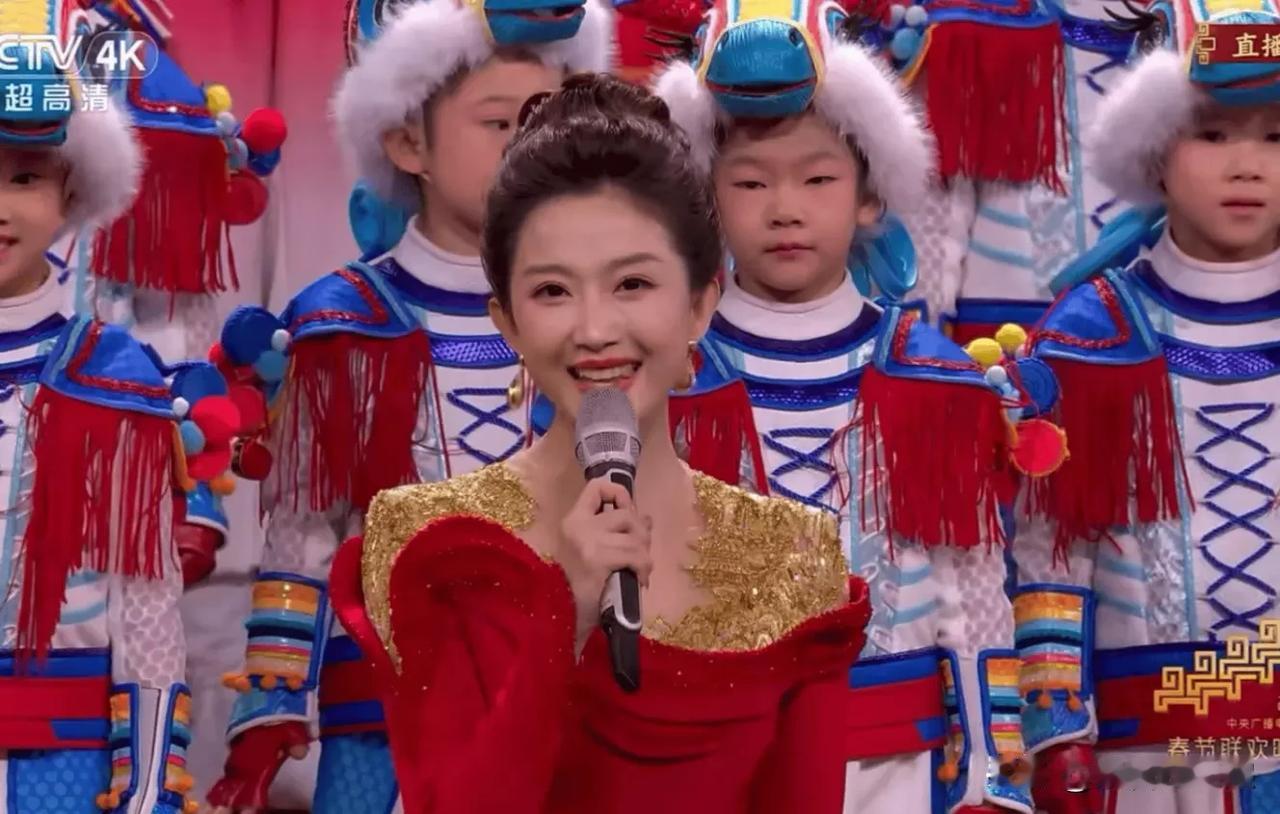 2026年春晚主持人刘心悦在2月17日拜年语音里说，自己因工作压力体重降到了92