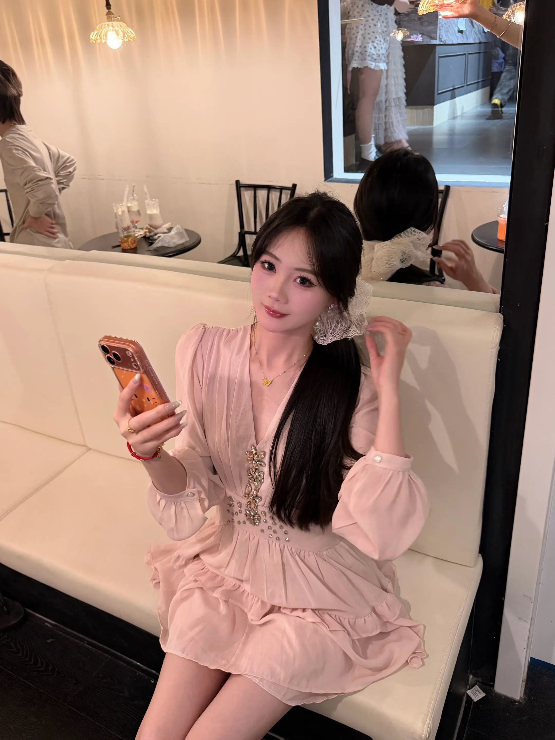 我希望你对别人都很冷淡 唯独看见我就有好心情 这就是我无耻的占有欲