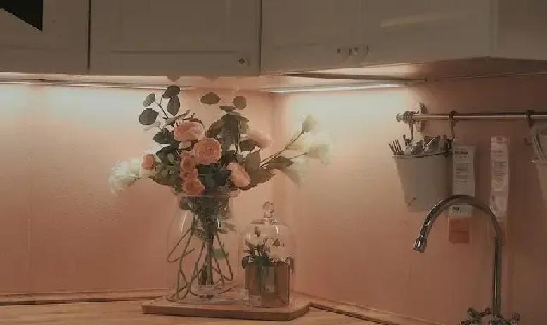 成年人的日子，哪有那么容易过。每天上班扛着KPI，回家还得哄老人孩子，表面上风风