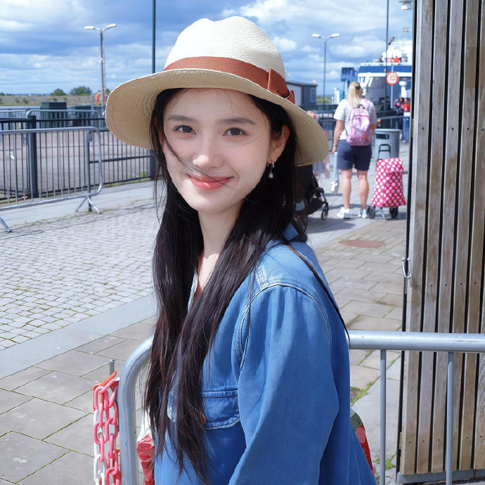 张婧仪 