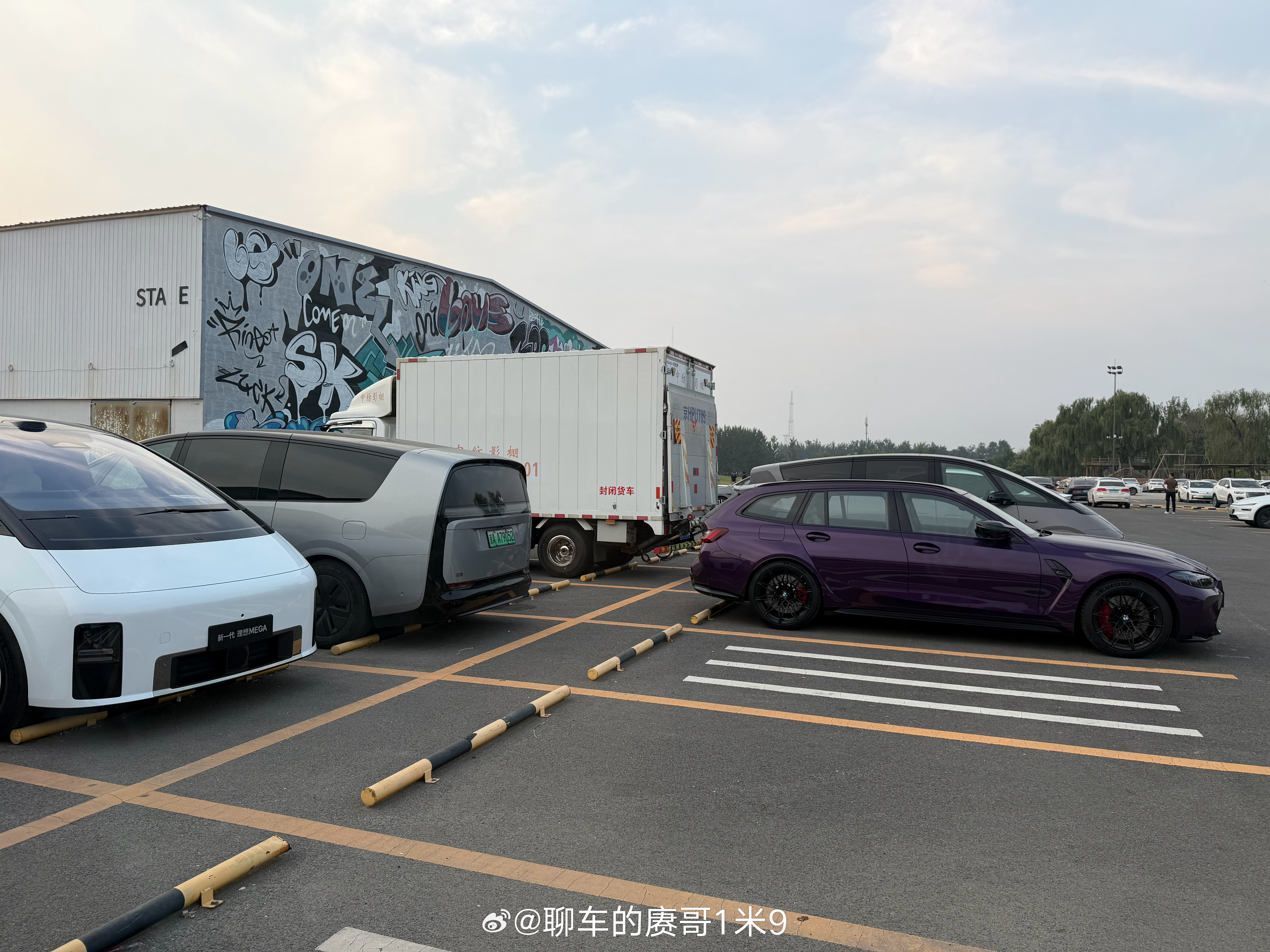 图一猜车这两排车位含 MEGA 有点高赓言赓语[超话]  ​​​