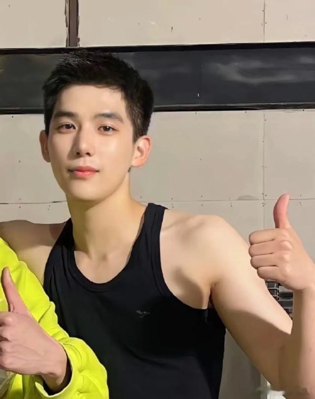 为什么今年才发现这个宝藏男孩阿 王安宇 ！ 王sir太有感觉了，真的被迷住啦，是