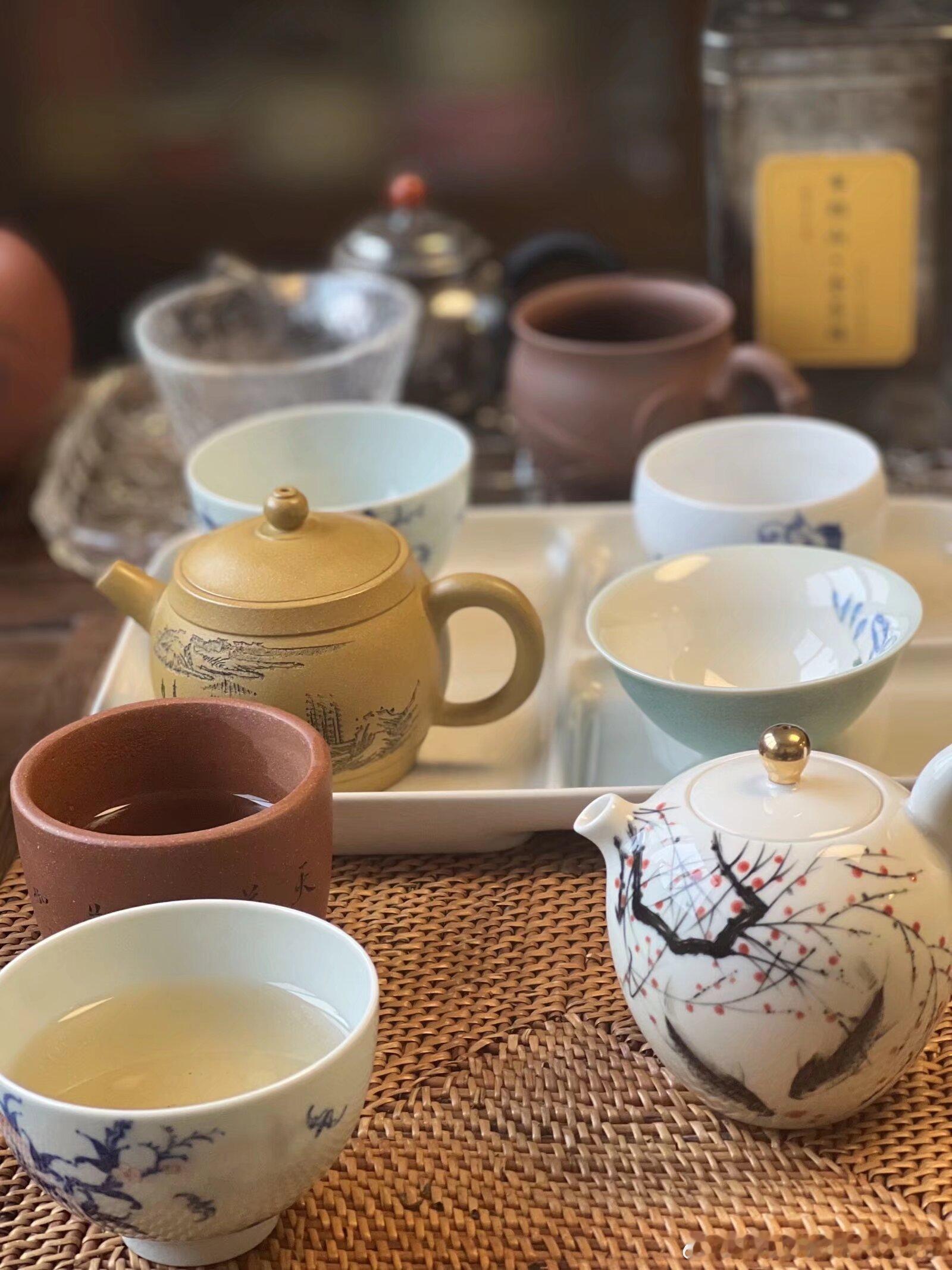人缓则安，把慌张煮成茶。中年后才懂得生活不是百米冲刺而是学会与时光对坐人生如茶，