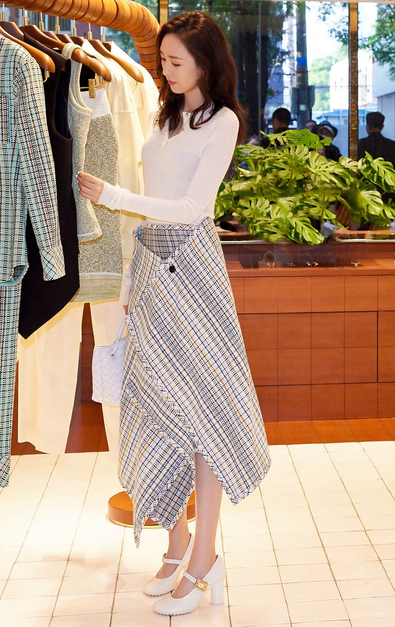 童瑶，秋日里的灰白色彩，越看越温柔 