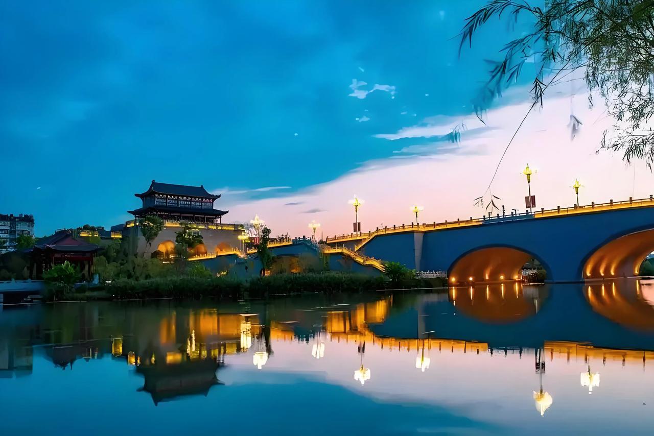 滁州，时光里的诗意栖居
 
在江淮大地的怀抱中，有一颗璀璨的明珠——滁州。它地处