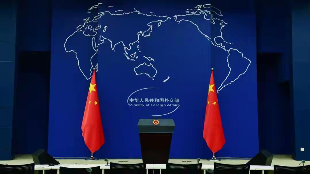 反华派时代结束？中方打蛇打七寸，华裔背景被扒光，菲防长惨了
中方一纸制裁令，可能