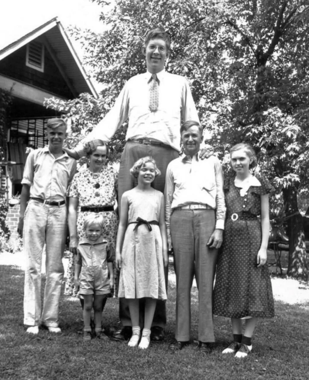 【来自投稿】美国伊利诺伊州 身高2.72米的Robert wadlow 是当时全