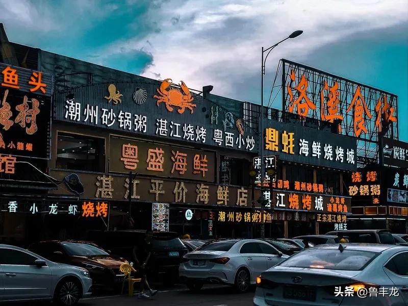 龙岗区正大力推动“龙虾服务区”建设，鼓励市场化、专业化平台载体免费提供 Open