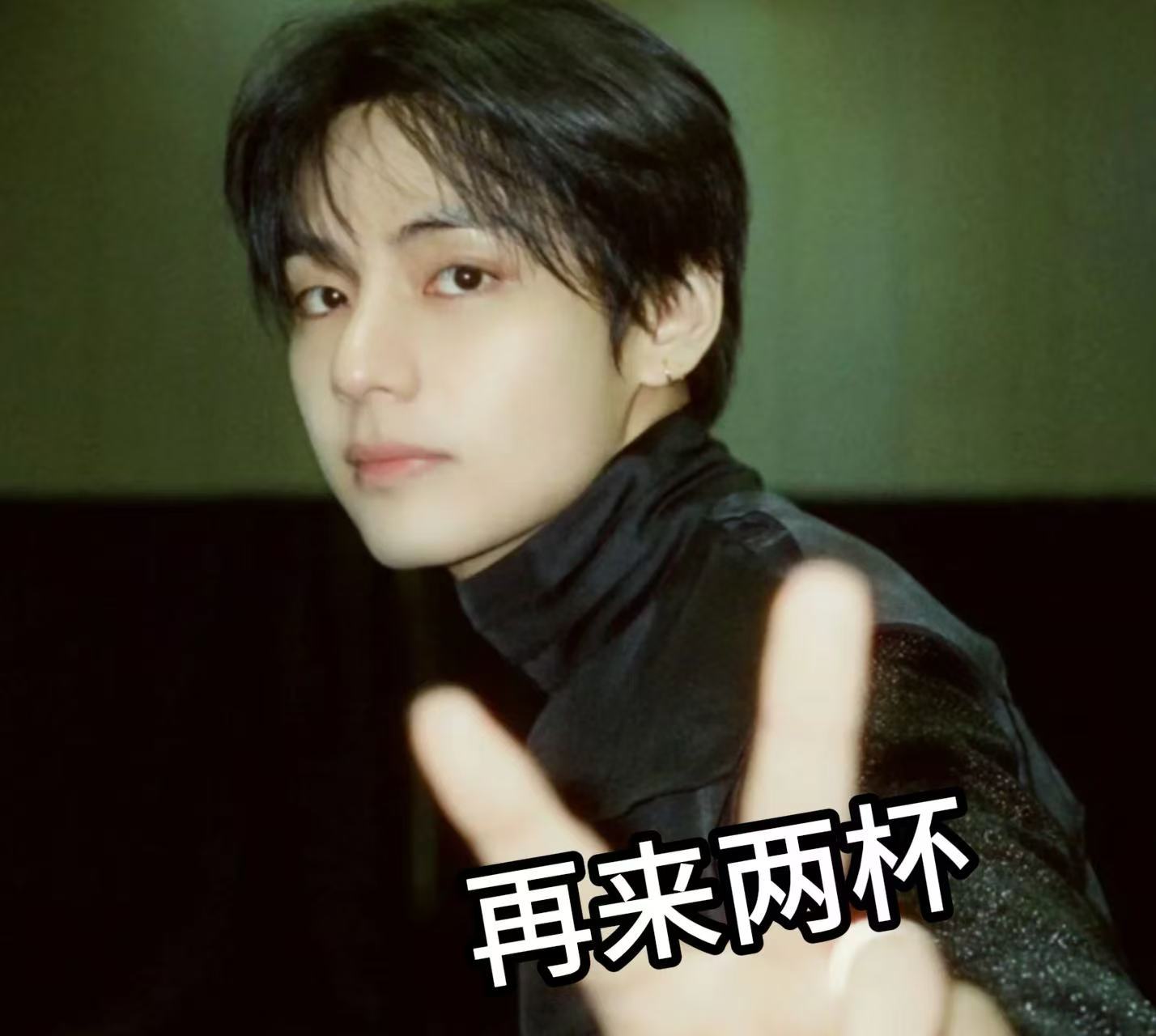 金泰亨退伍后首年成绩单金泰亨蛰伏服役丝毫没有消耗自身热度，退伍后事业稳步攀升，多