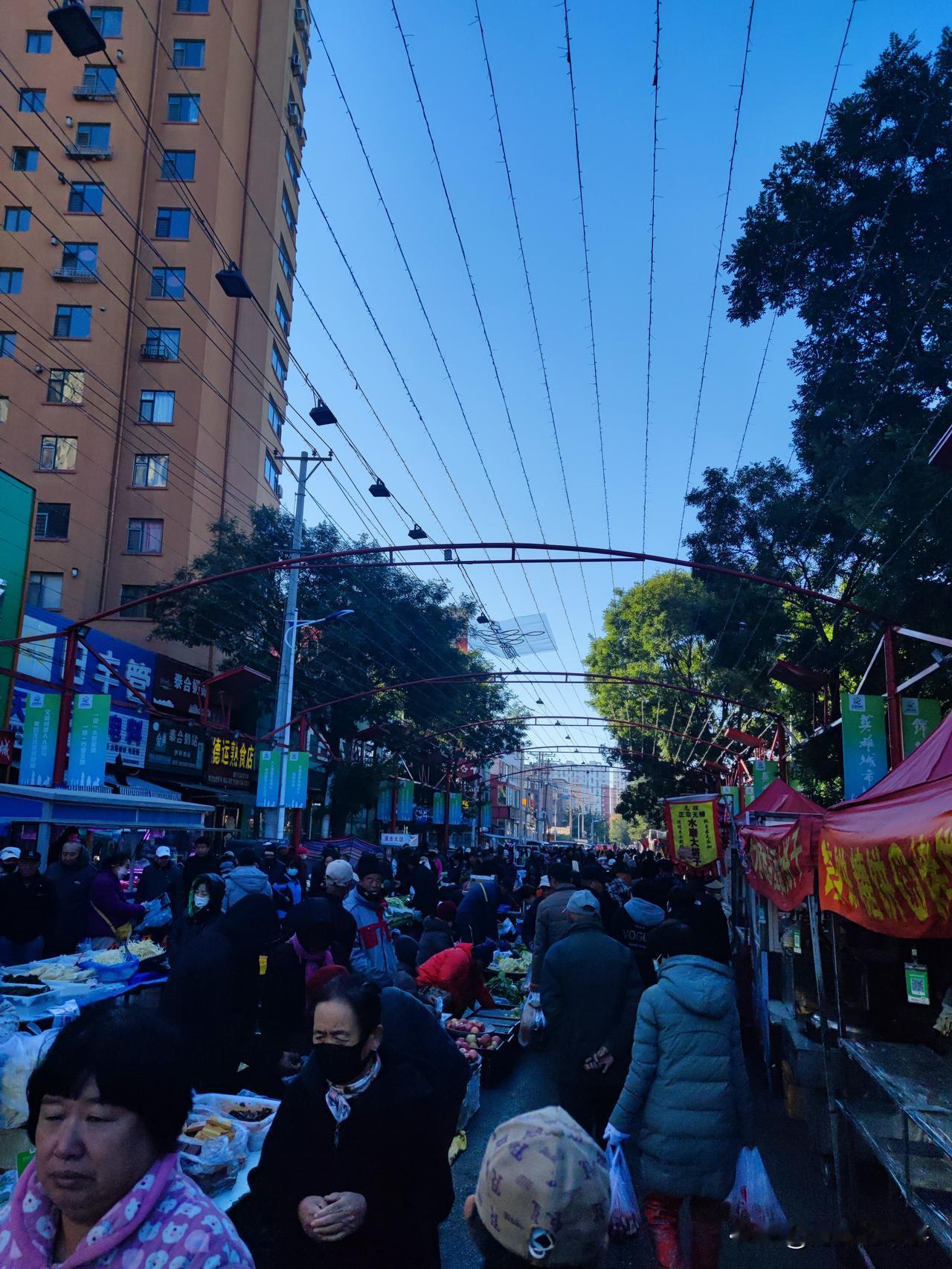 在锦州朋友们知道太和早市吗？锦州不光有石桥子早市还有太和早市，太和早市虽然没有石