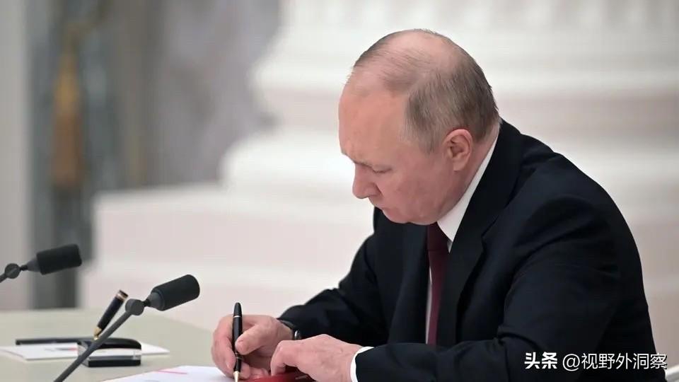 俄罗斯已经跌入扩军、战败、再扩军的恶性循环陷阱。
        俄罗斯又扩军了