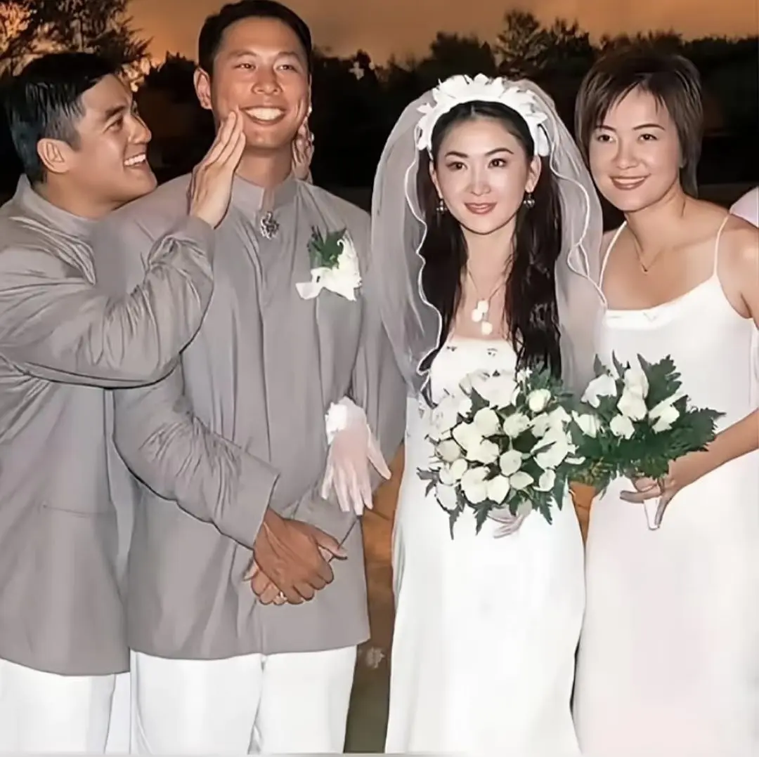 就凭姐夫结婚时笑这样我们就得给他一万个赞