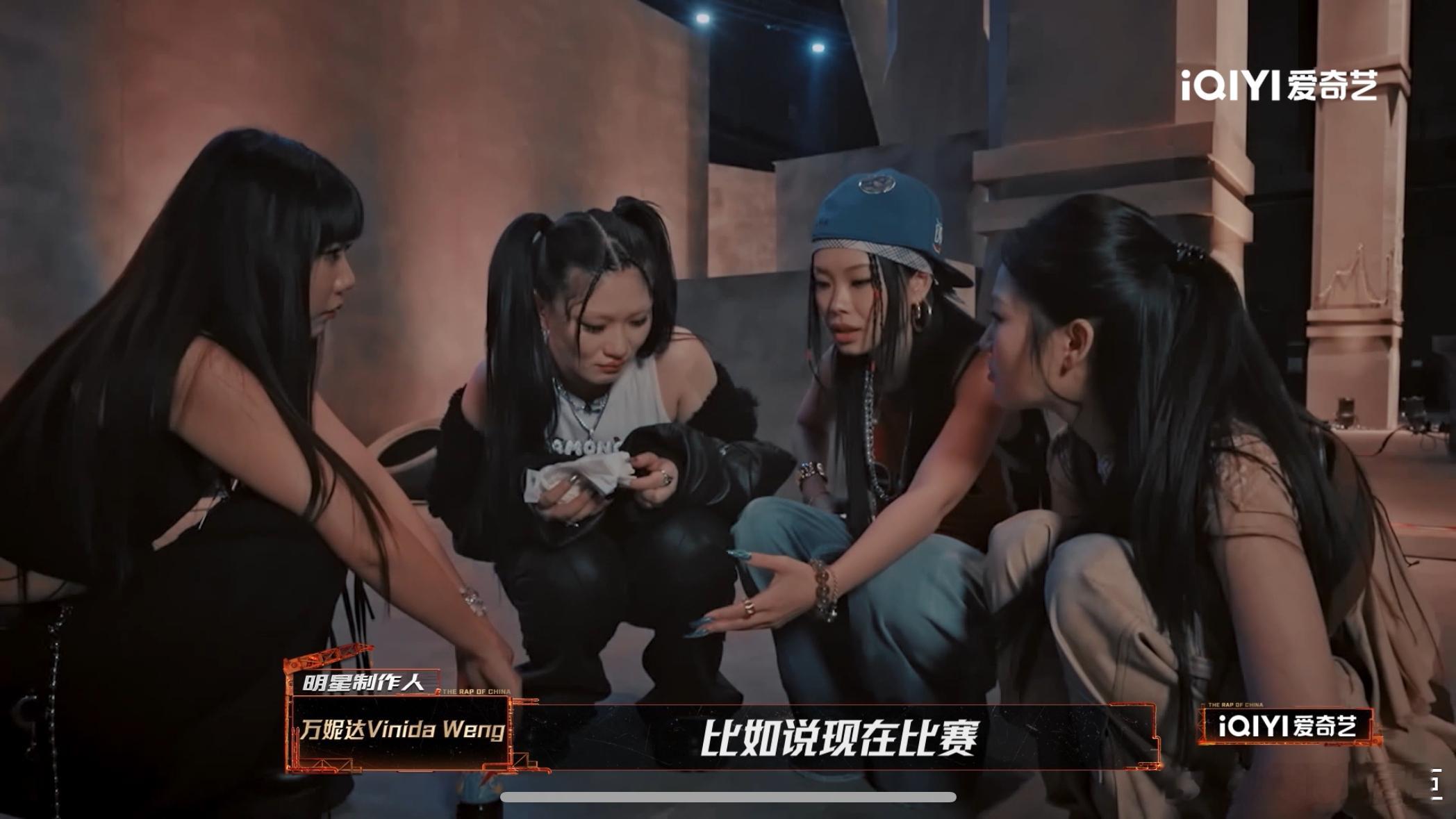 万妮达细节见人品新说唱2025 万妮达作为女制作人，不仅从专业角度给选手们提供帮