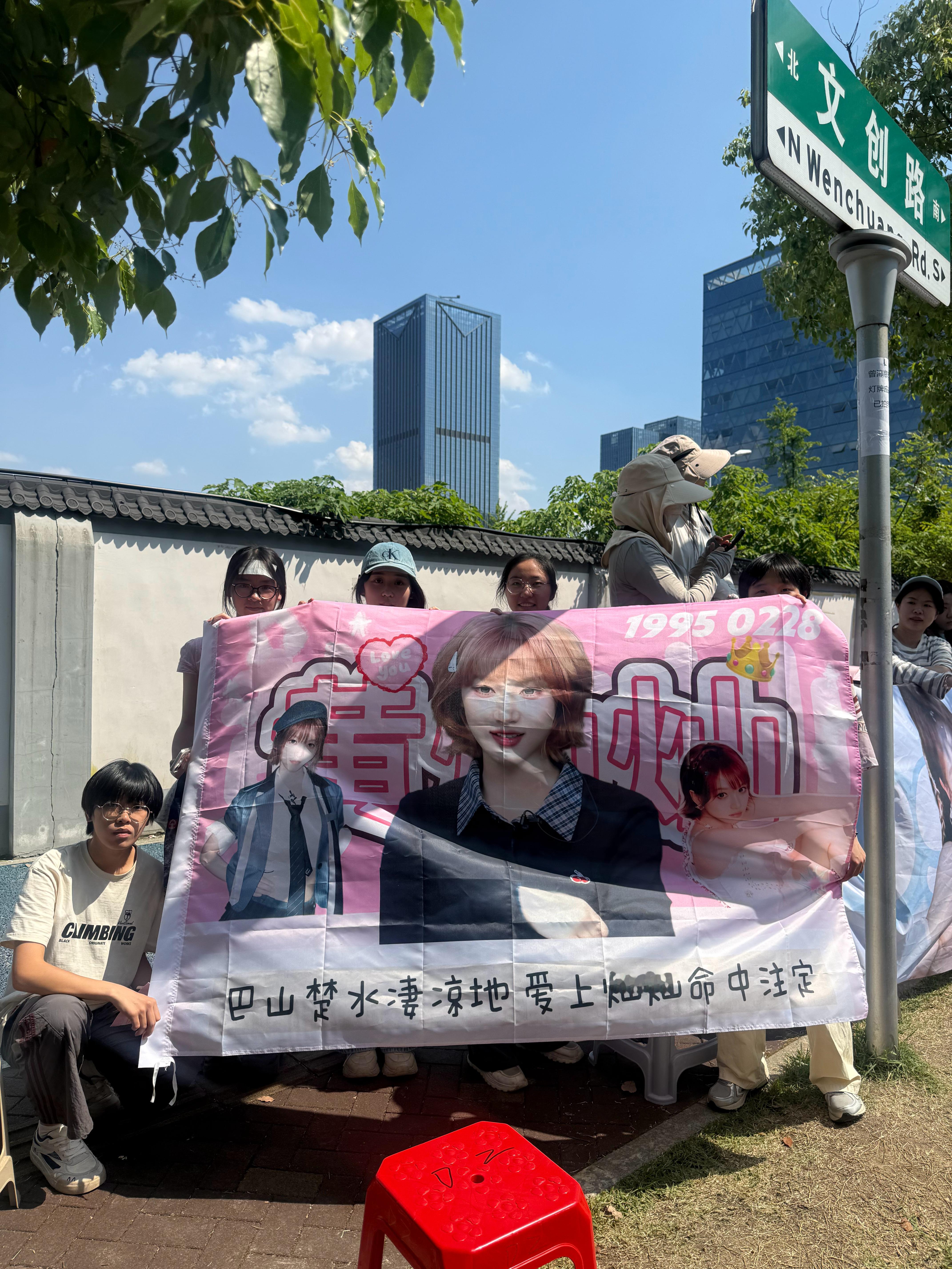 黄灿灿  哇 看看小室偶遇了谁们 感谢大家支持灿灿 三公灿灿油加满冲吧乘风202