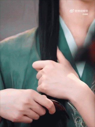 陈都灵每次播剧都能收一堆搞笑动图，她演技太矫揉造作了，演大女主还能这么弱女感，普