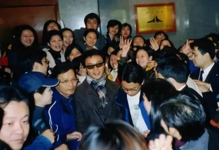 就这样被男荣迷拐走了