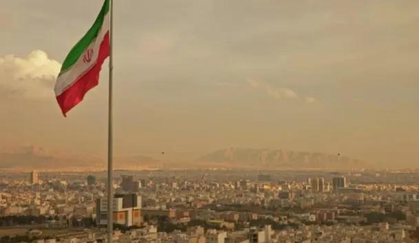 今天，伊朗伊斯兰革命卫队从1500公里外发射的一枚弹道导弹，精准落在以色列哈代拉