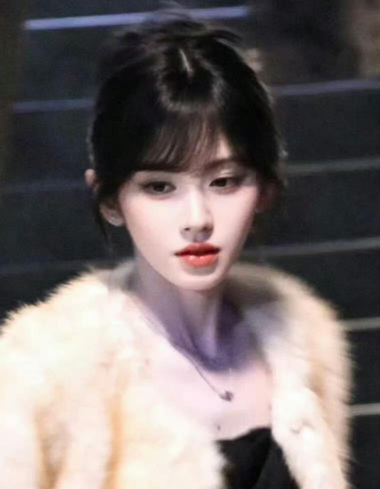 鞠婧祎这次是真美，这个妆造好像唐泽雪穗！[爱慕]感觉好像发现她的新戏路了，她真的