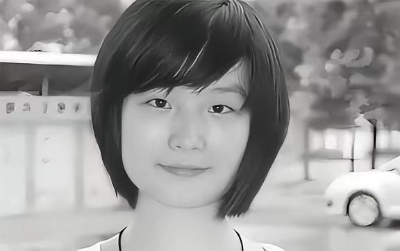 1999年，被父亲偷改志愿，湖北高考687分的女学霸错失心仪的北大，她难以接受，