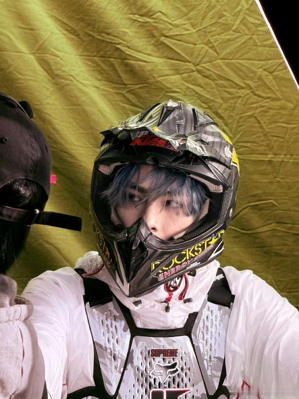 谁家扫楼还有打歌舞台看谁扫楼还能解锁免费打歌舞台啊！是诡秘专属的实力男团现场😭