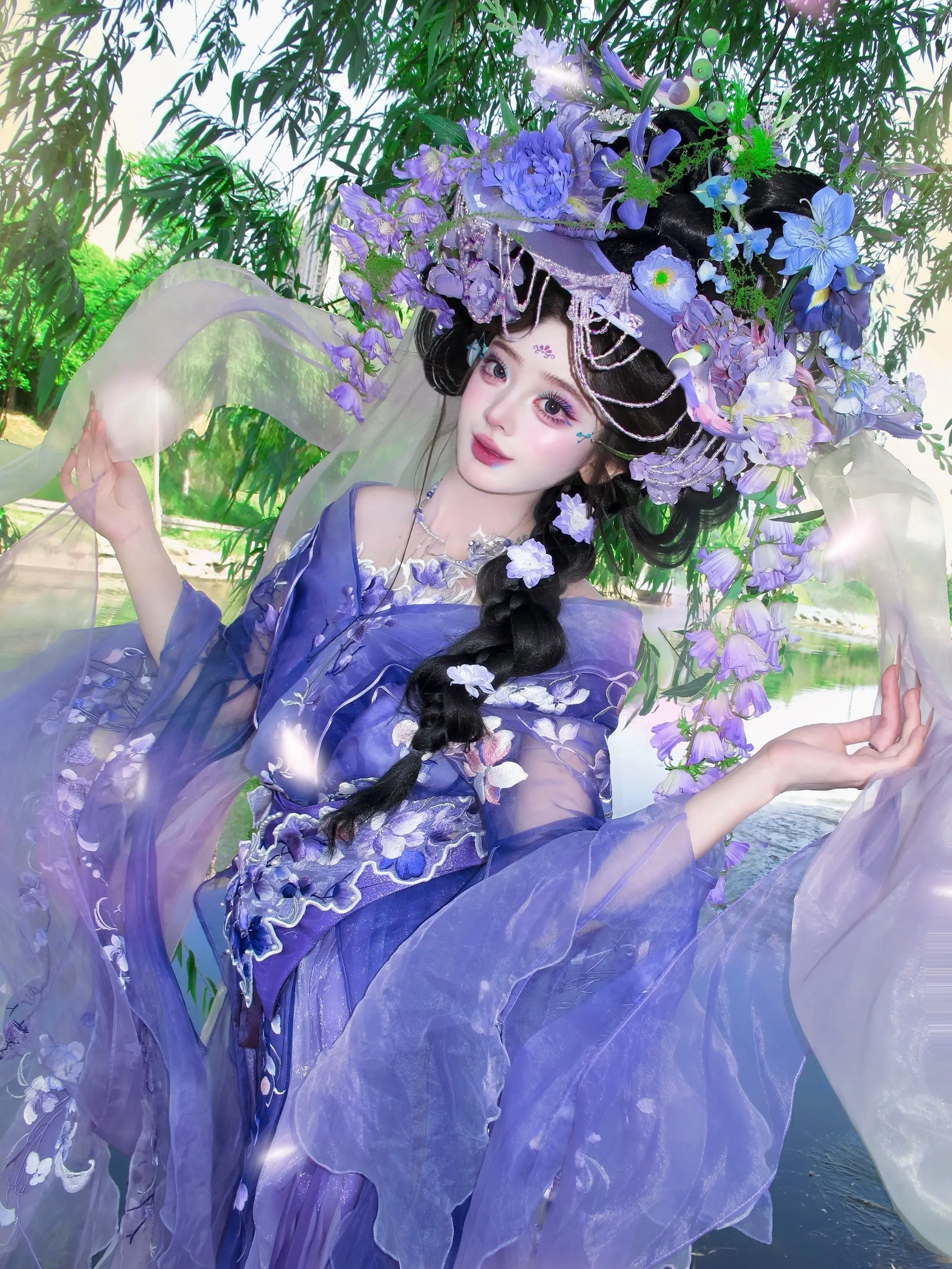 紫花覆帷帽，垂柳遇紫藤花神