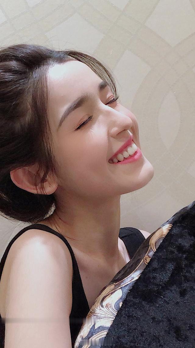 #被哈妮克孜的反鸡汤发言暖到了# 哈妮克孜你怎么这么会说呀？从她分享的话语，我们
