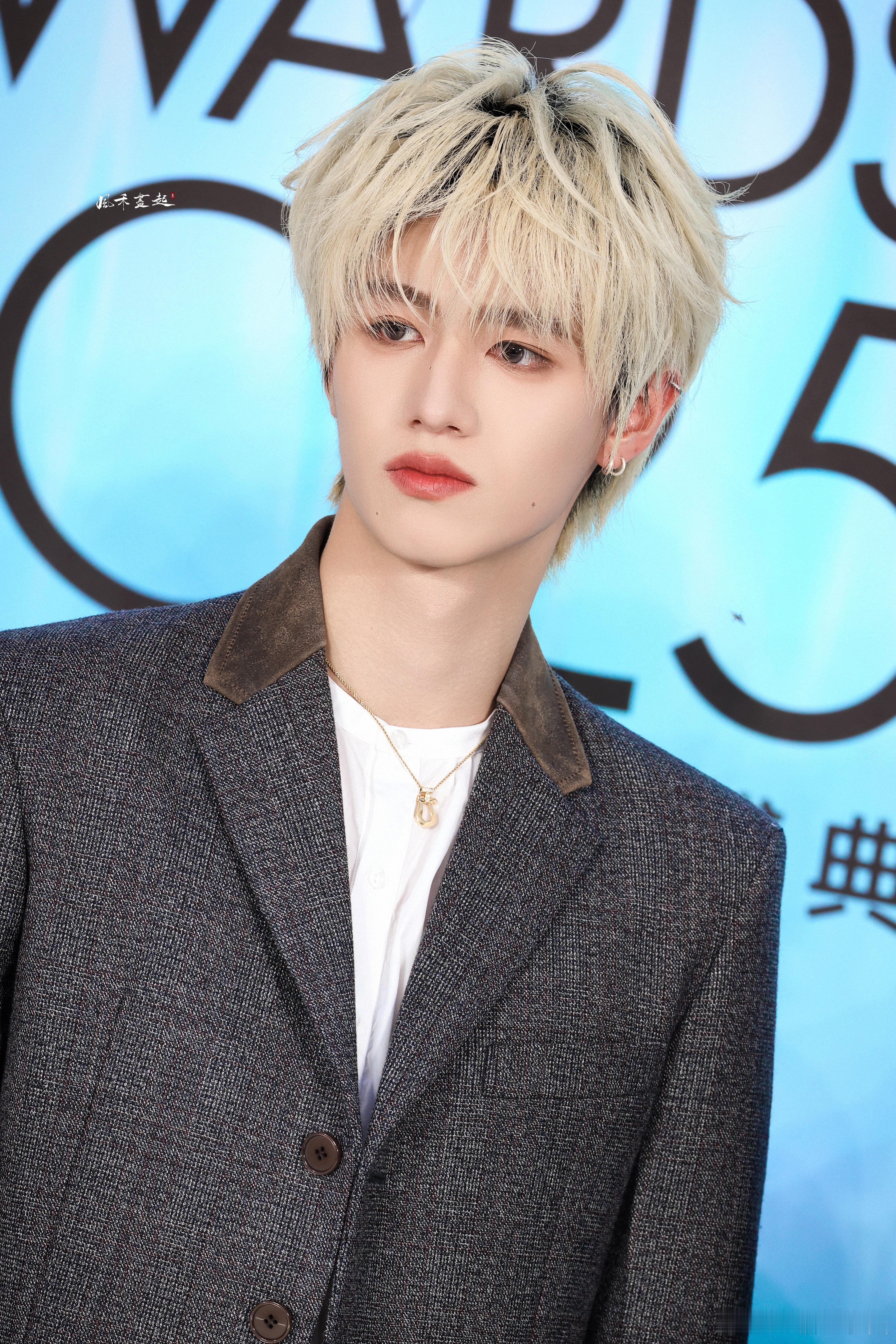 金发 朱志鑫 ，帅得很权威耶[点赞][点赞] ​​​