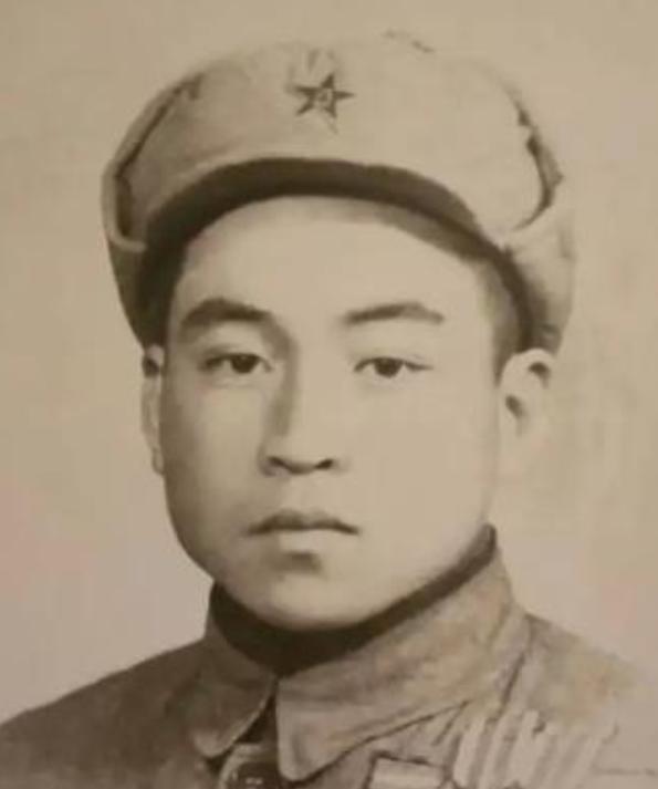1951年，美军俘虏了一个17岁的志愿军战士美军用电话线把他捆住，连夜拉去领赏，