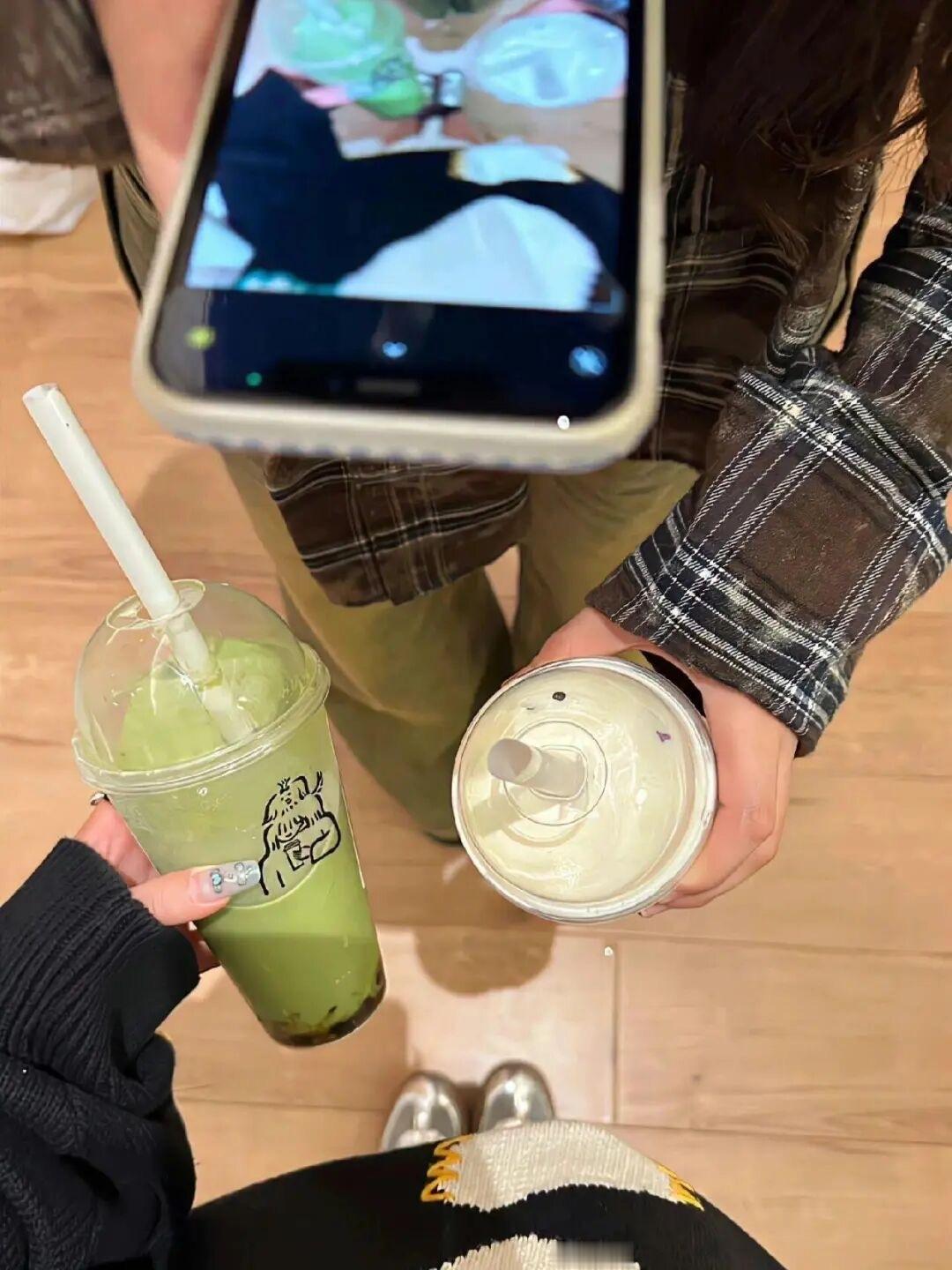 🍁𝚆𝚒𝚝𝚑 𝚜𝚒𝚜𝚝𝚎𝚛𝚜好爱停不下来叽叽喳喳的我们🌻