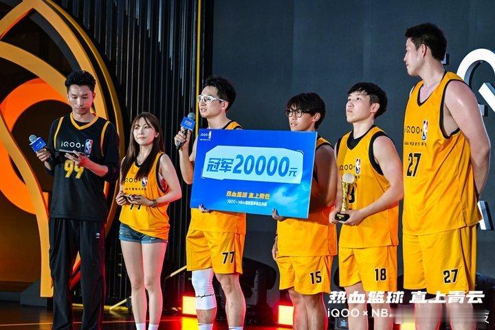 NBAiqoo热血篮球直上青云iQOOxNBA高校篮球赛iQOO15T 看着少年