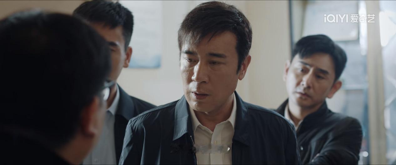 《我是刑警》里面的张克寒真的是“法外狂徒”啊！

随时出手爆头抢钱就不说了！

