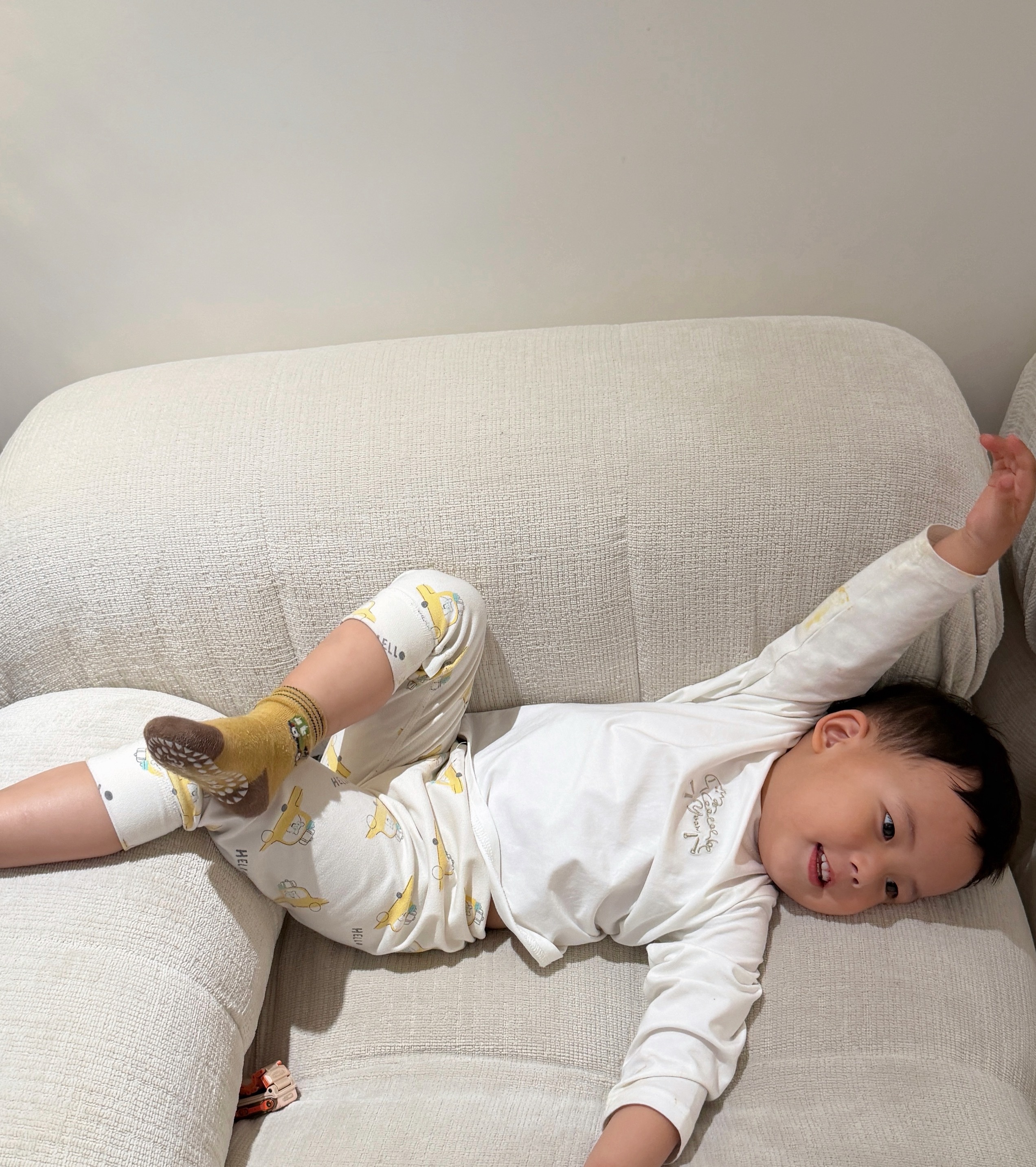 周末，惬意的很。明天阿琛要去找莓姐玩了。芮芮约着周末一起带娃，想着看看能不能让希