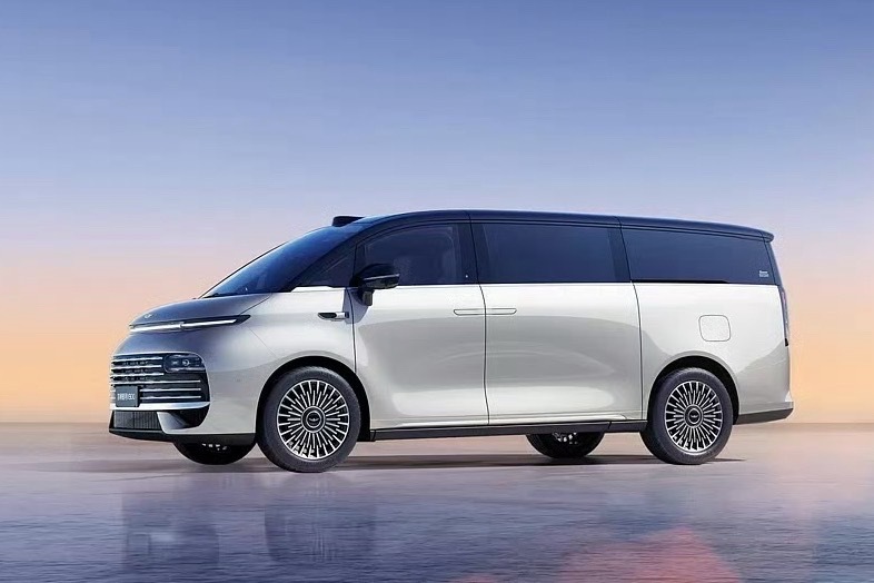 1台车能装下42个人！！这是什么超大空间吉利银河V900直接打破吉尼斯世界纪录作