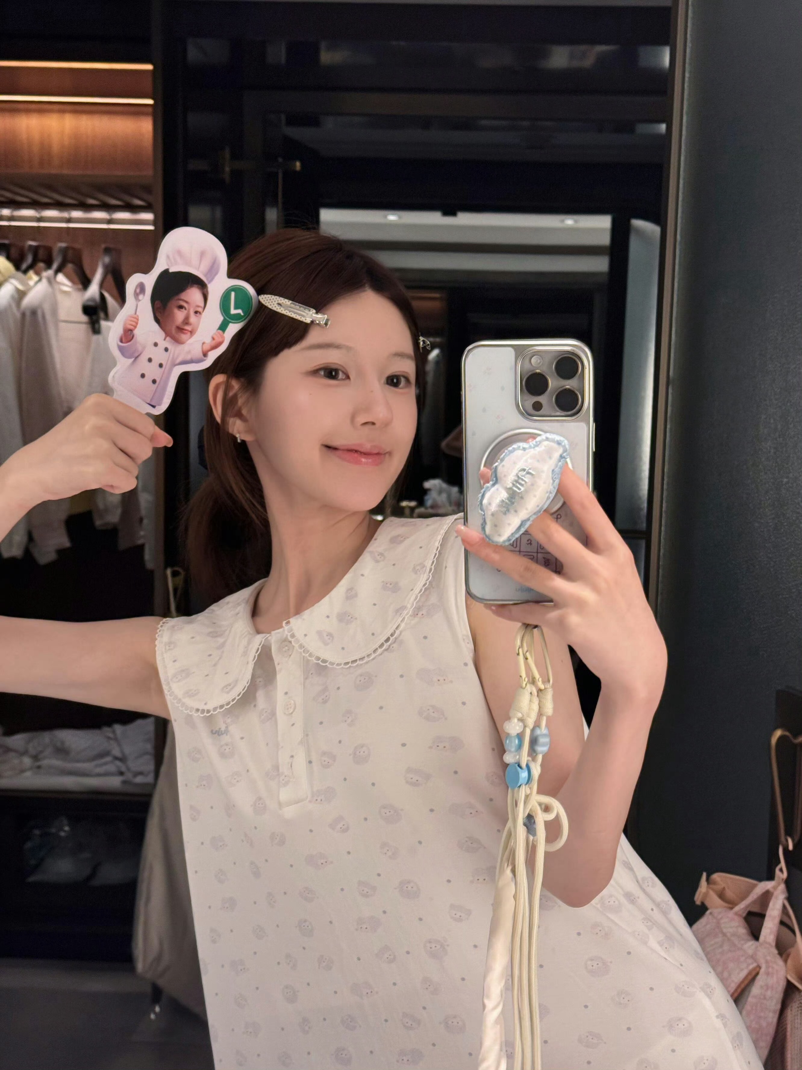 赵露思 我孩子出现了，掐掐孩子脸颊肉