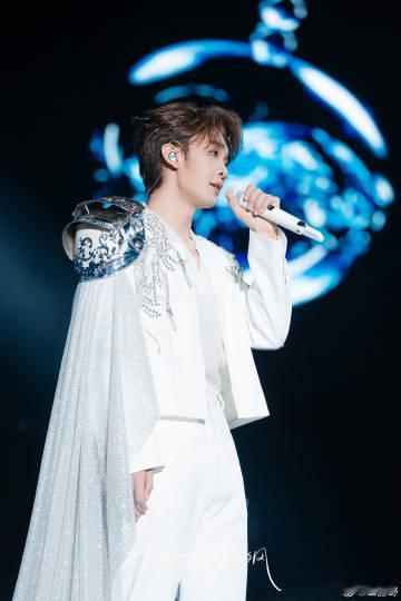 王赫野：我负责硬帅，你负责做自己！无需自卑，咱俩各有各的好～ 