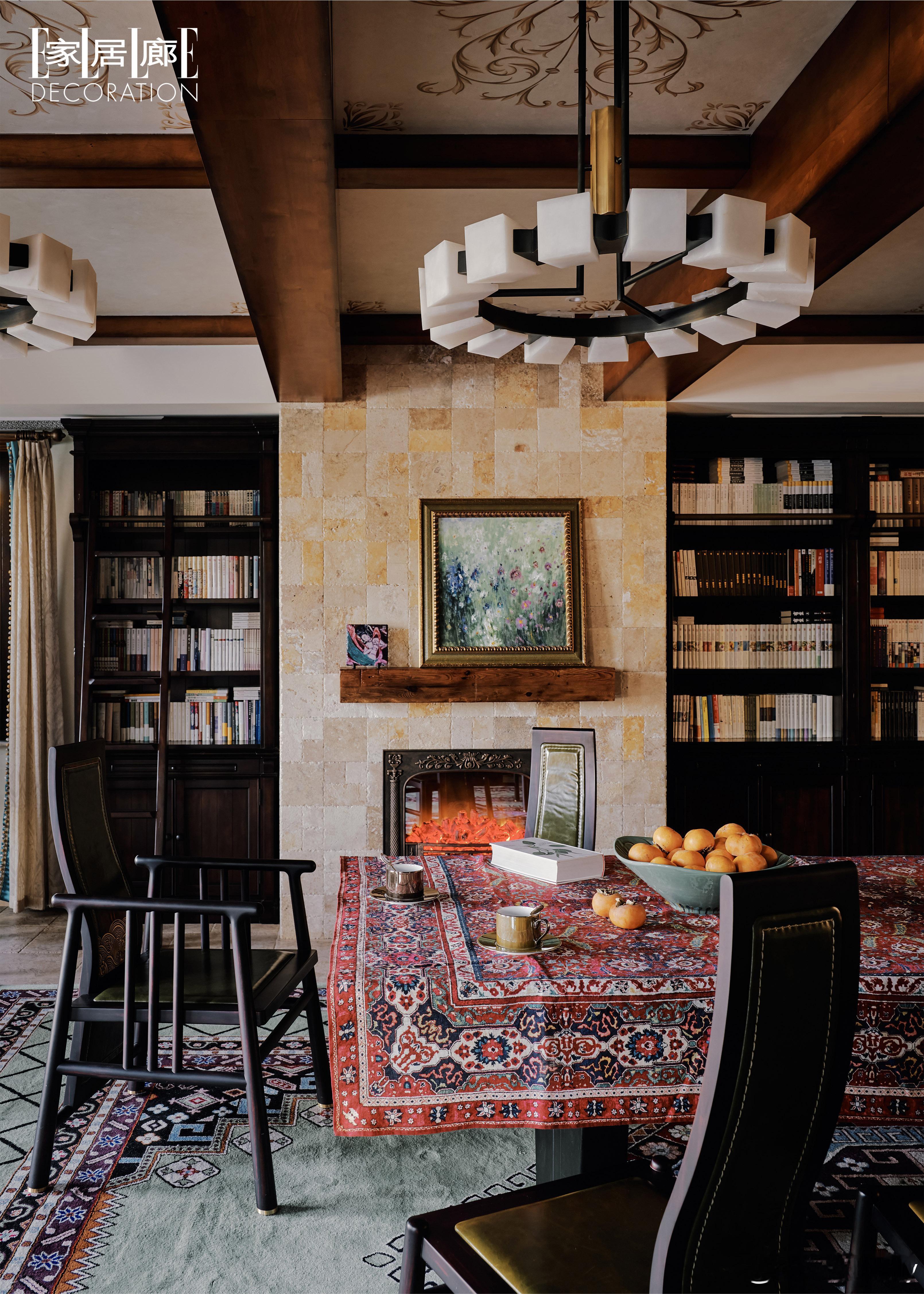 戏里是快意江湖的邢捕头，戏外是守着烟火的生活家。范明与厉玲用五年时光，在南京亲手