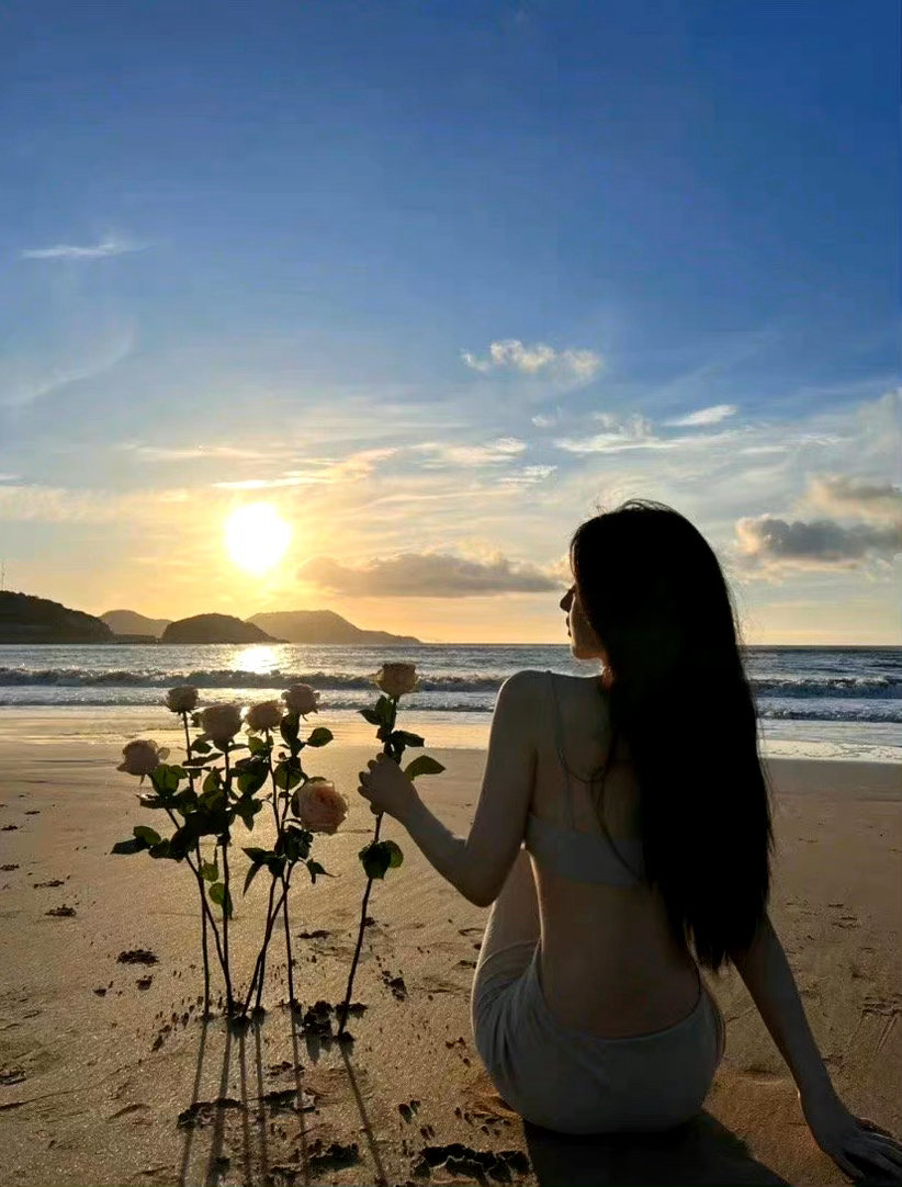 “ 好多话忍着憋着 后来就懒得说了 好多事失望多了 后来就不在意了 就是在一次次