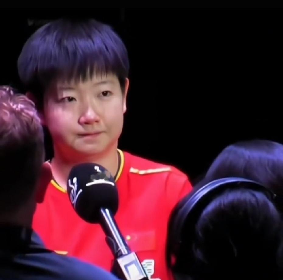 你问我为啥喜欢她，说不上来，就是非常喜欢，好像也没有什么理由

眼睛里透着慈悲和